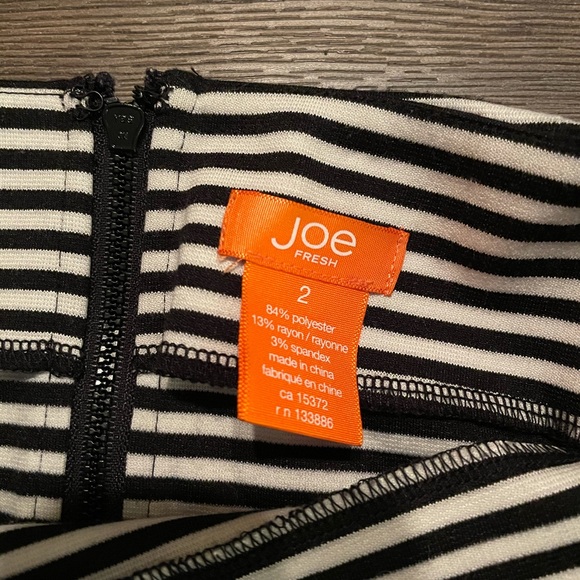 Joe Fresh Pencil Skirt with Zipper - Picture 3 of 5